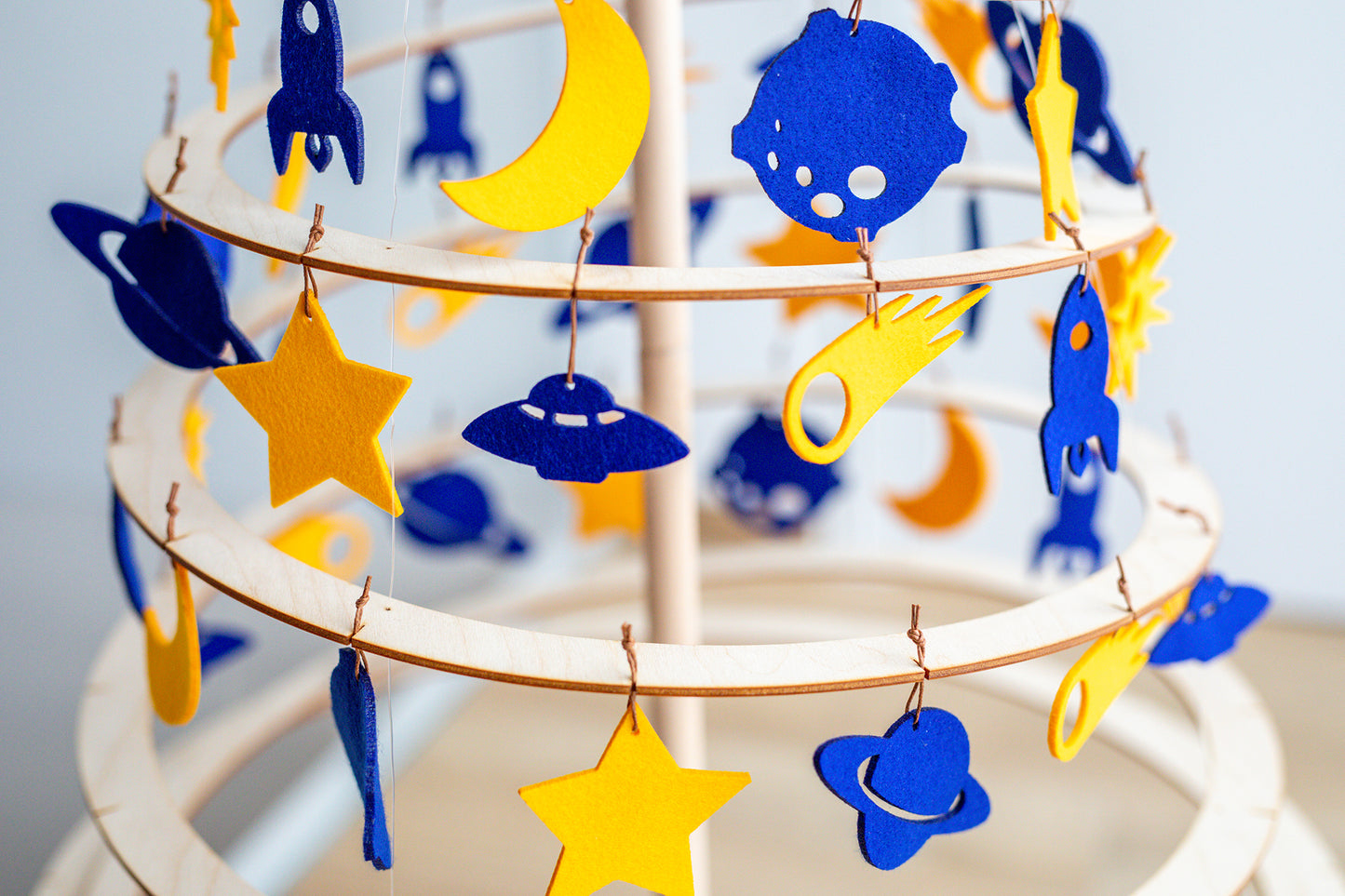 Space felt decoration medium - Santa's Light Shop