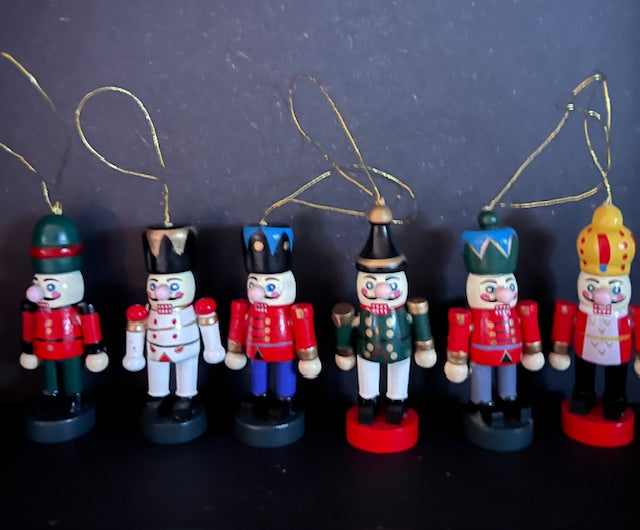Božični krekerji Nutcracker - Tradicionalni dizajn Robina Reeda